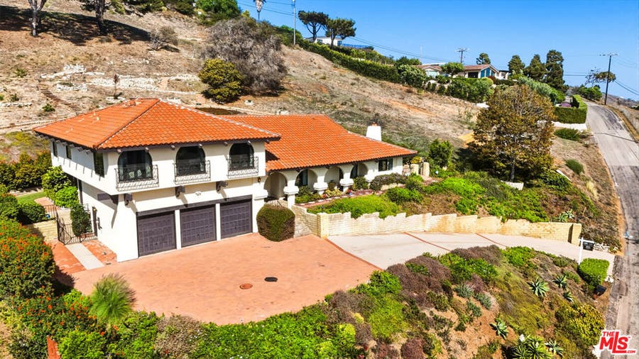 Property photo for 5461 Horizon Drive, Malibu, CA