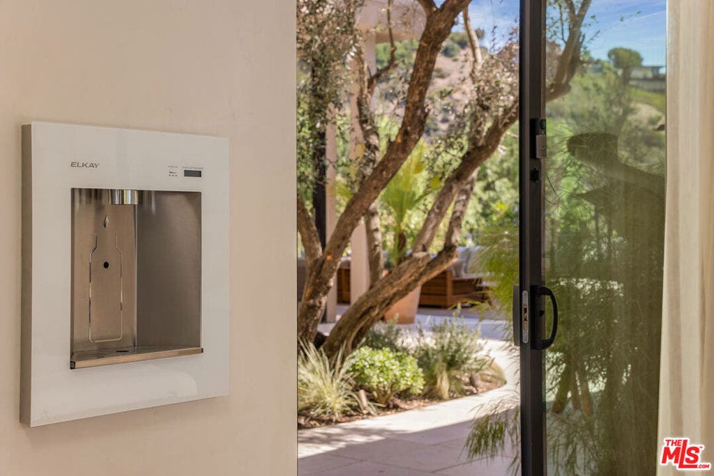 2267 Betty Lane, Beverly Hills, CA 90210