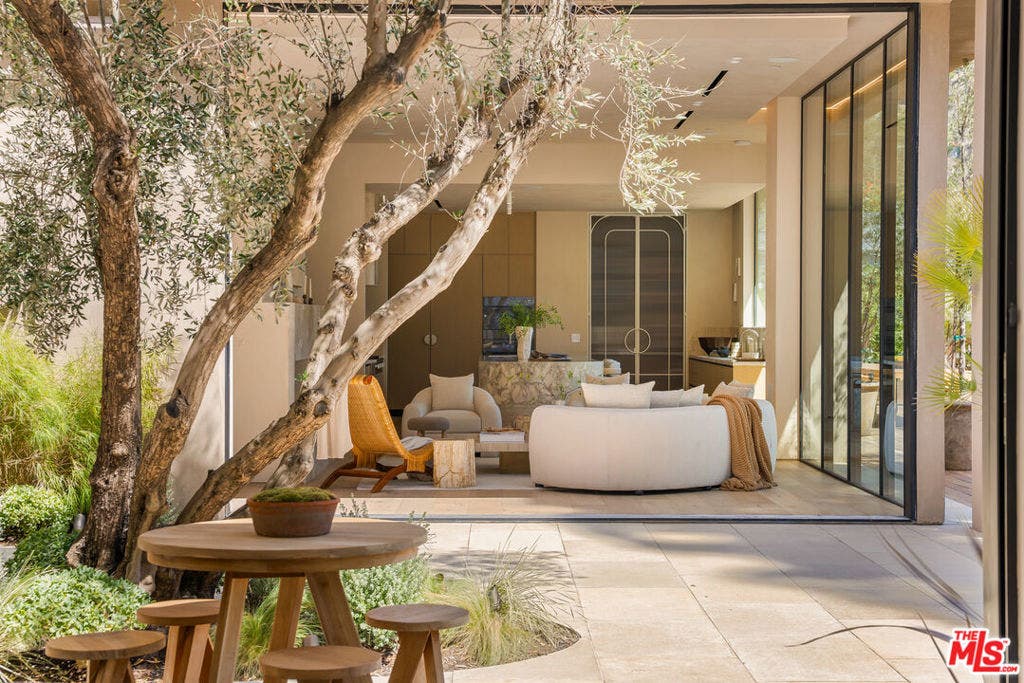 2267 Betty Lane, Beverly Hills, CA 90210