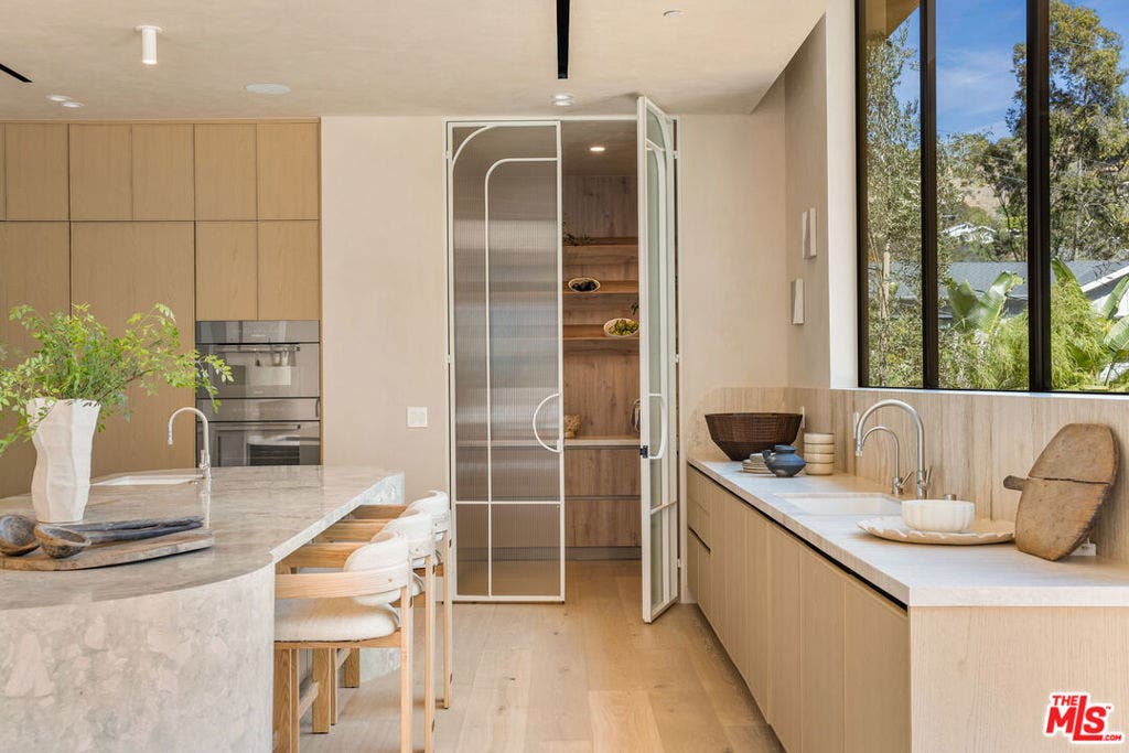 2267 Betty Lane, Beverly Hills, CA 90210