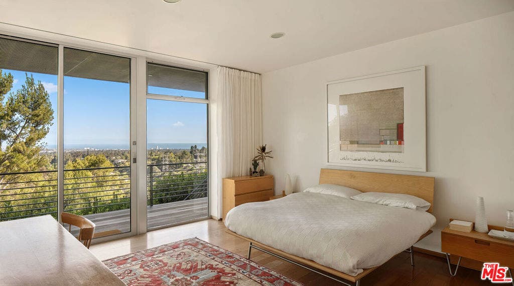 901 Kenter Way, Los Angeles, CA 90049 901 Kenter Way, Los Angeles, CA 90049
