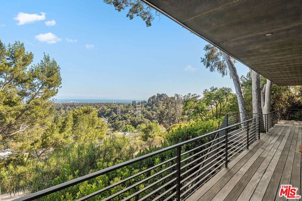 901 Kenter Way, Los Angeles, CA 90049 901 Kenter Way, Los Angeles, CA 90049