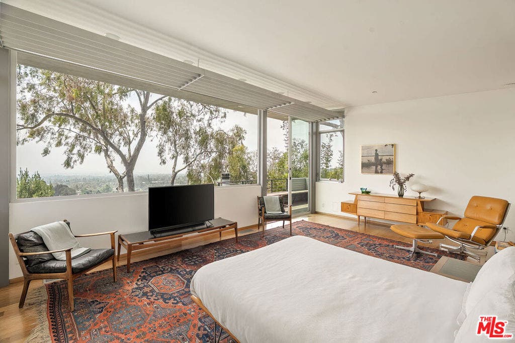 901 Kenter Way, Los Angeles, CA 90049 901 Kenter Way, Los Angeles, CA 90049