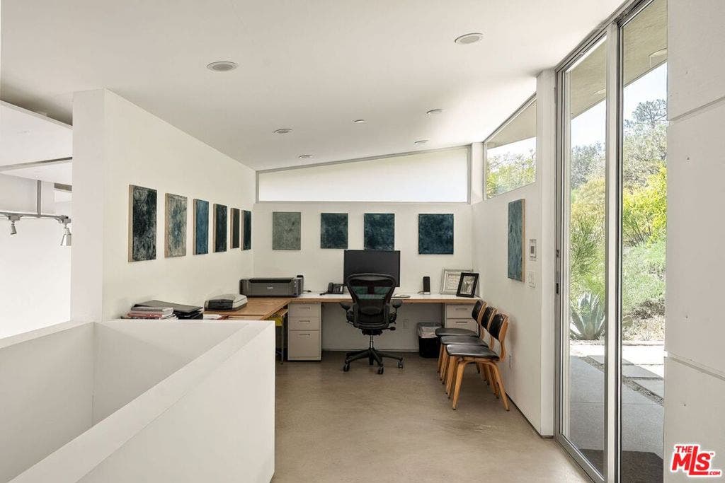 901 Kenter Way, Los Angeles, CA 90049 901 Kenter Way, Los Angeles, CA 90049