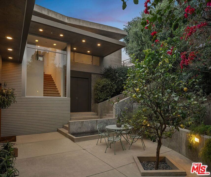 901 Kenter Way, Los Angeles, CA 90049 901 Kenter Way, Los Angeles, CA 90049