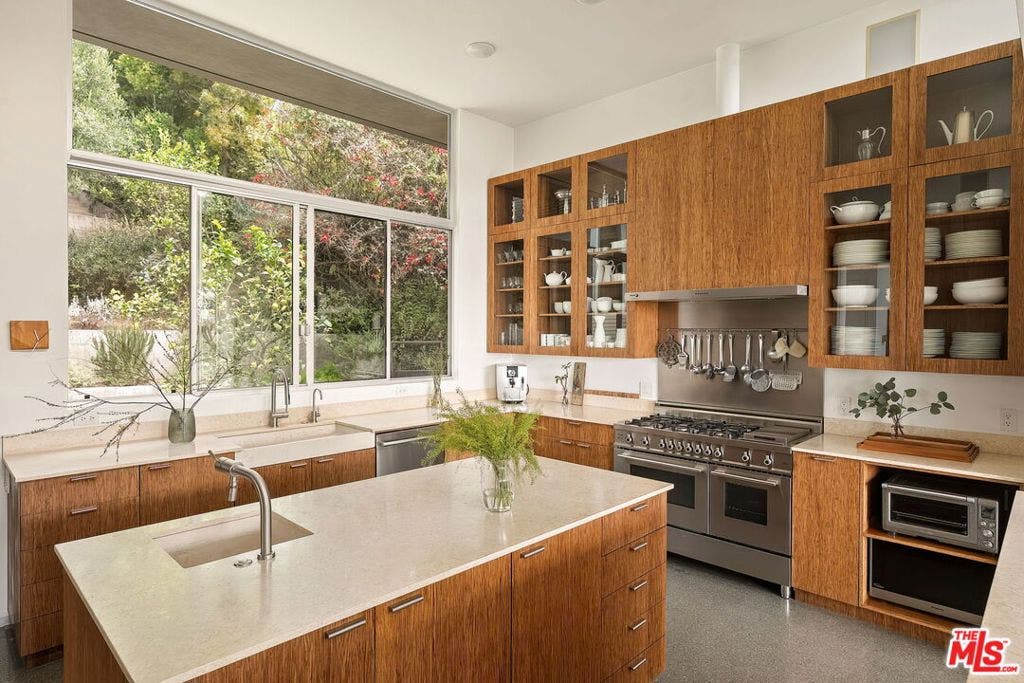 901 Kenter Way, Los Angeles, CA 90049 901 Kenter Way, Los Angeles, CA 90049