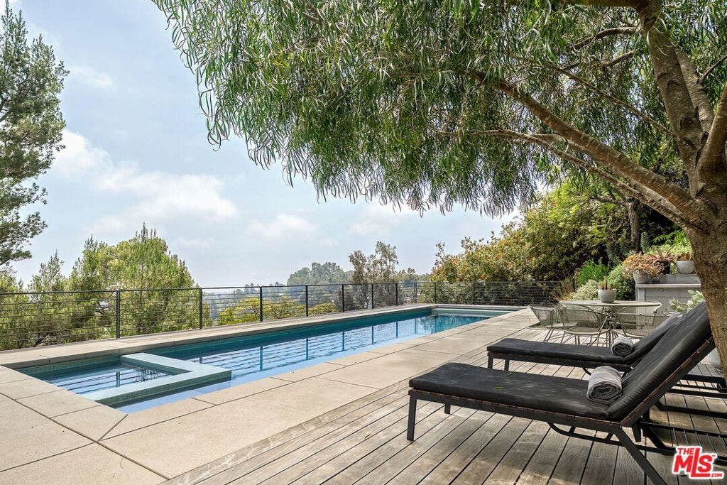 901 Kenter Way, Los Angeles, CA 90049 901 Kenter Way, Los Angeles, CA 90049
