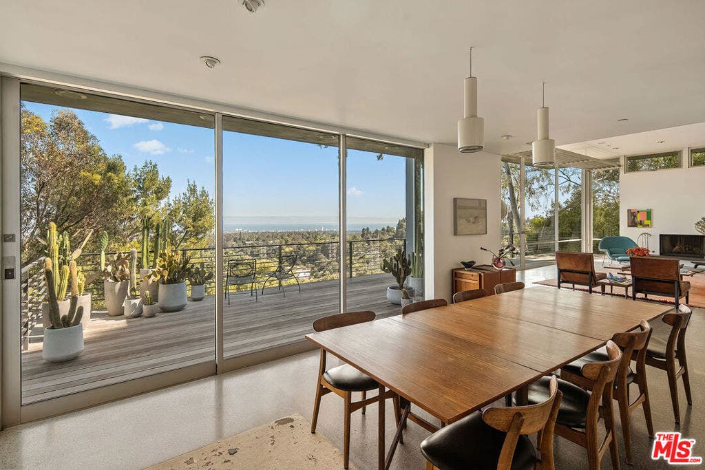 901 Kenter Way, Los Angeles, CA 90049 901 Kenter Way, Los Angeles, CA 90049