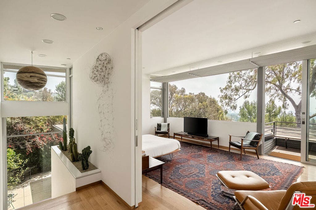 901 Kenter Way, Los Angeles, CA 90049 901 Kenter Way, Los Angeles, CA 90049