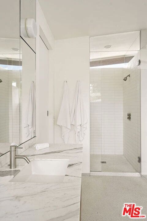 901 Kenter Way, Los Angeles, CA 90049 901 Kenter Way, Los Angeles, CA 90049