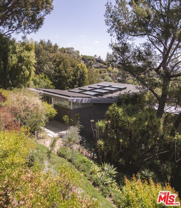 901 Kenter Way, Los Angeles, CA 90049 901 Kenter Way, Los Angeles, CA 90049