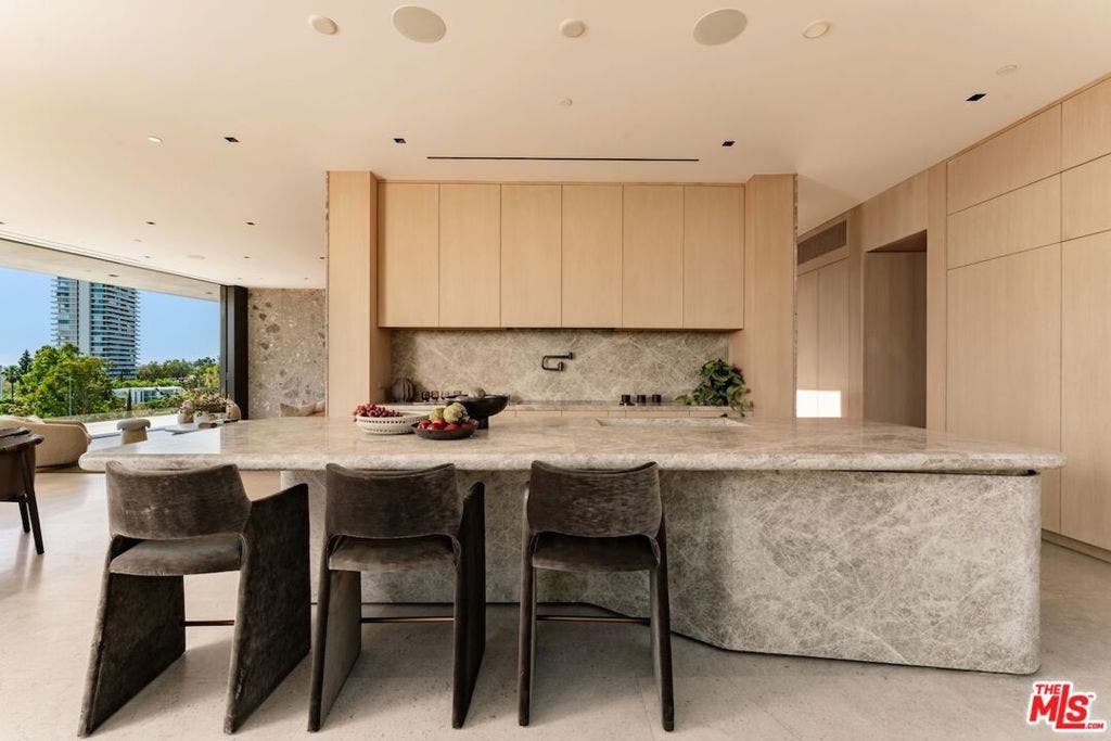 9056 St Ives Drive, Los Angeles, CA 90069