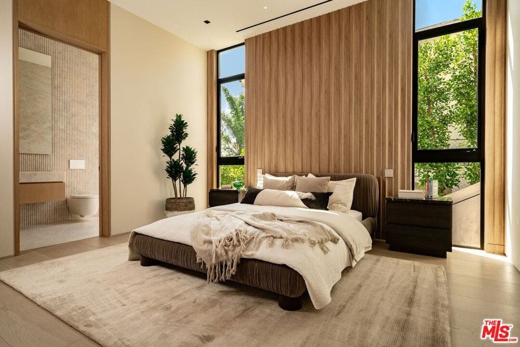 9056 St Ives Drive, Los Angeles, CA 90069