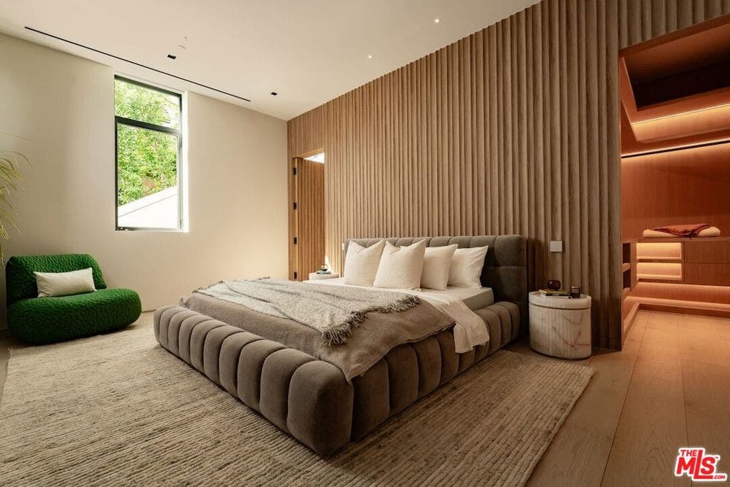 9056 St Ives Drive, Los Angeles, CA 90069