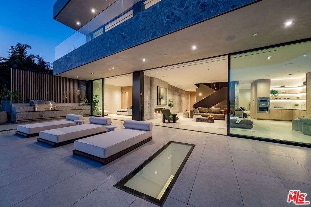 9056 St Ives Drive, Los Angeles, CA 90069