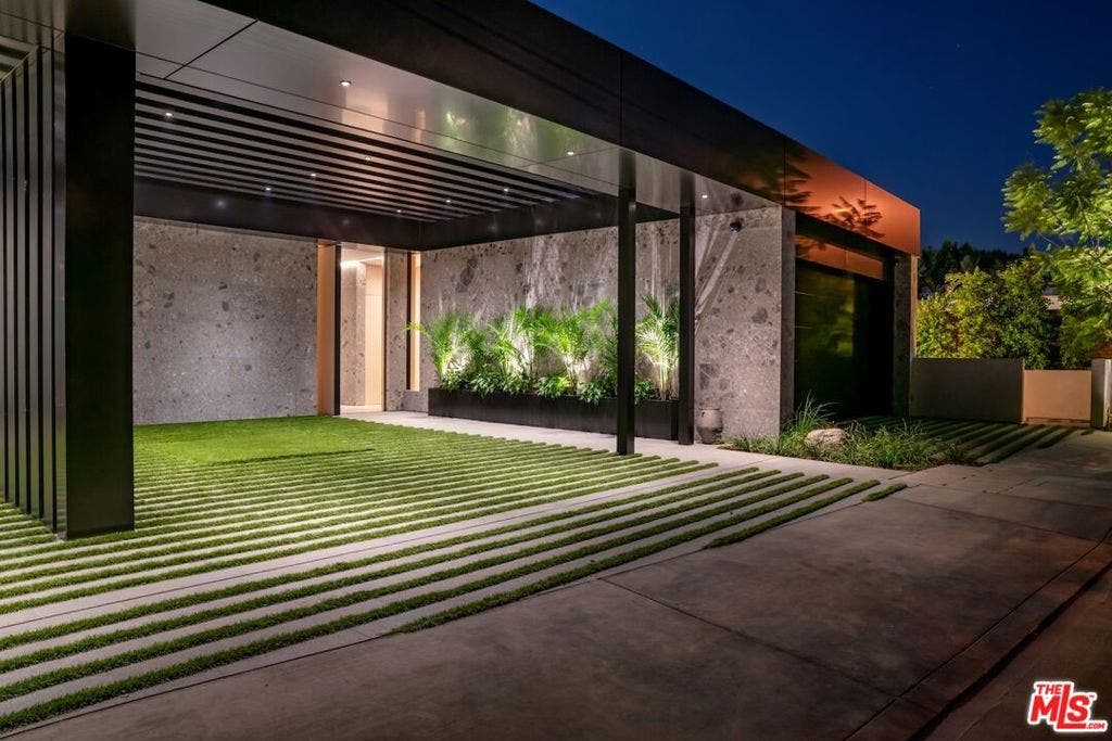 9056 St Ives Drive, Los Angeles, CA 90069