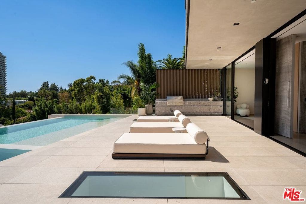 9056 St Ives Drive, Los Angeles, CA 90069