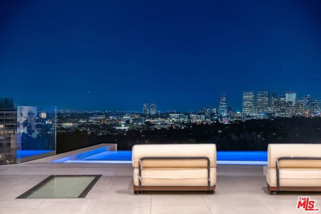 9056 St Ives Drive, Los Angeles, CA 90069