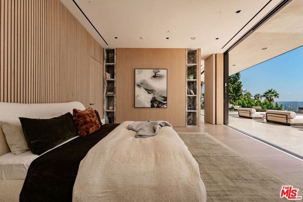 9056 St Ives Drive, Los Angeles, CA 90069