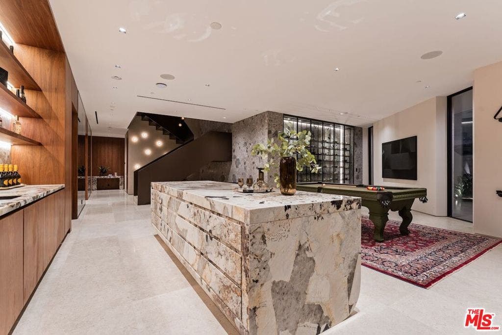 9056 St Ives Drive, Los Angeles, CA 90069