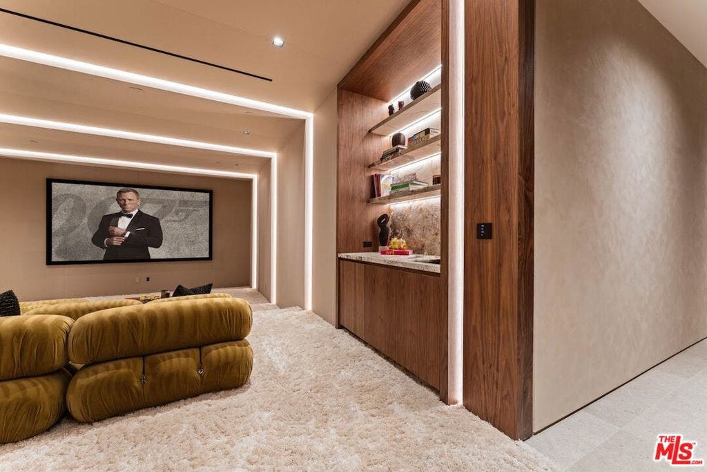 9056 St Ives Drive, Los Angeles, CA 90069