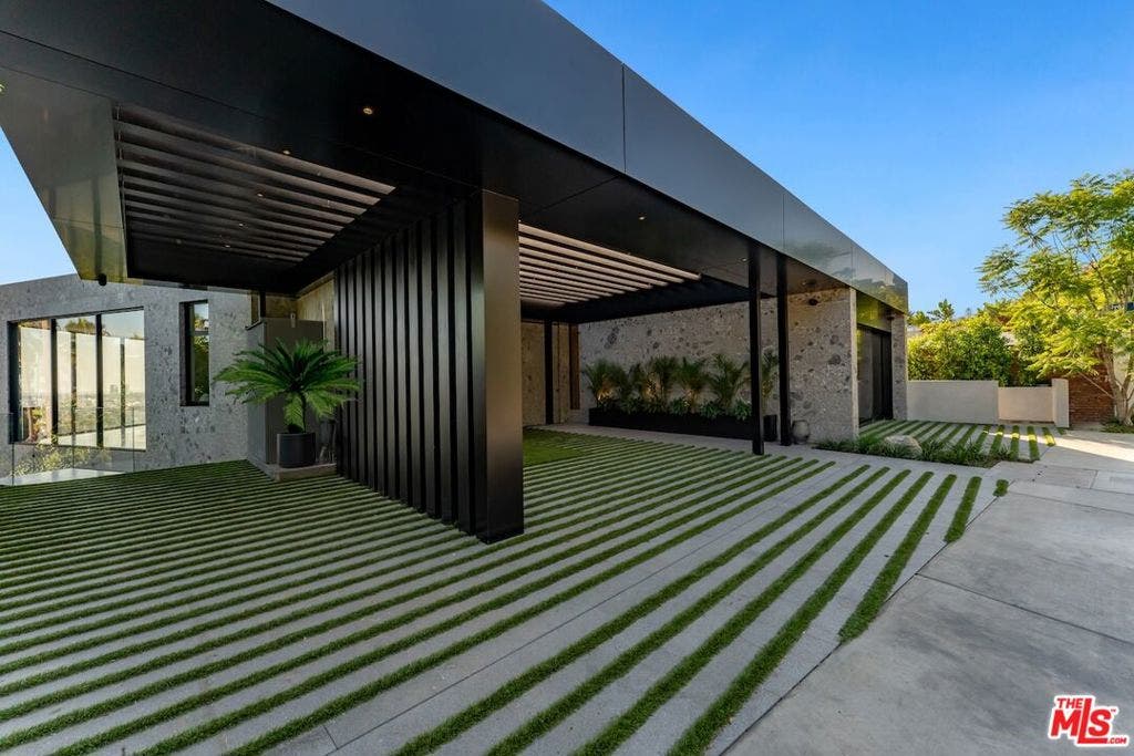 9056 St Ives Drive, Los Angeles, CA 90069
