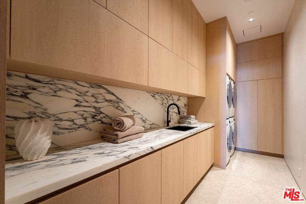 9056 St Ives Drive, Los Angeles, CA 90069