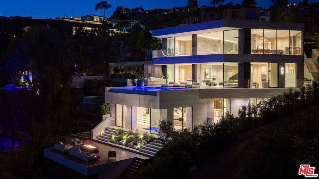9056 St Ives Drive, Los Angeles, CA 90069