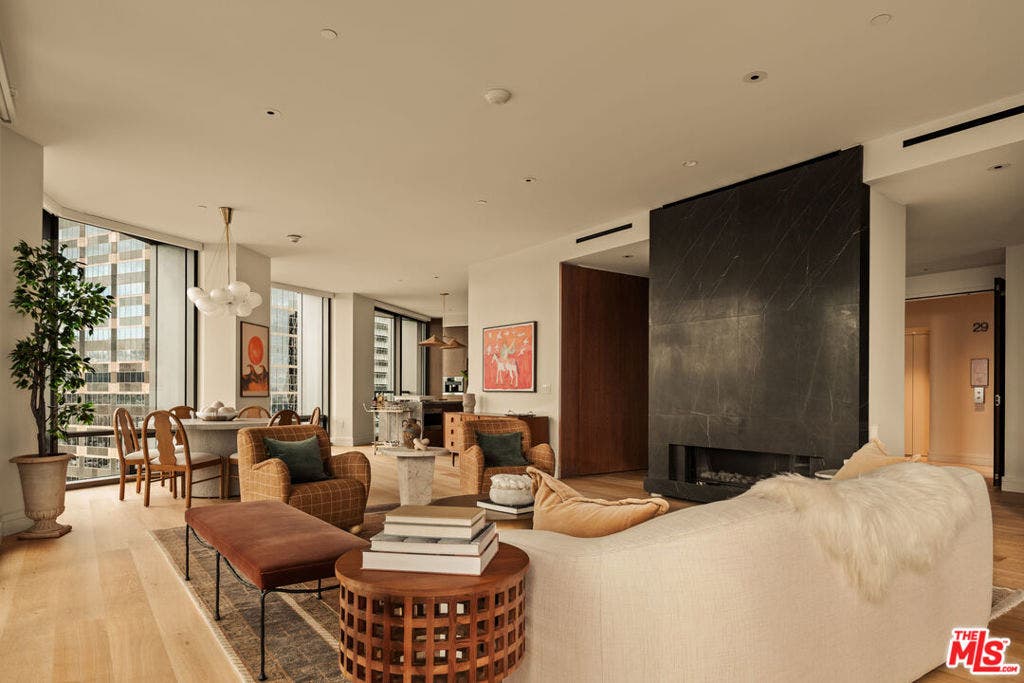 211 W Elm Court, #30A, Los Angeles, CA 90067 211 W Elm Court, #30A, Los Angeles, CA 90067