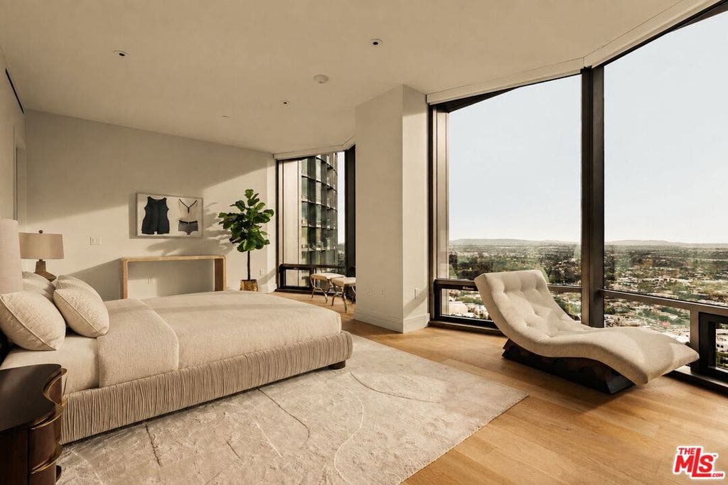 211 W Elm Court, #30A, Los Angeles, CA 90067 211 W Elm Court, #30A, Los Angeles, CA 90067