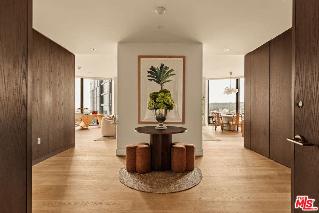 211 W Elm Court, #30A, Los Angeles, CA 90067 211 W Elm Court, #30A, Los Angeles, CA 90067