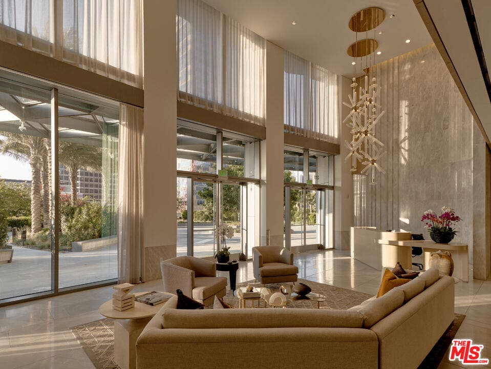 211 W Elm Court, #30A, Los Angeles, CA 90067 211 W Elm Court, #30A, Los Angeles, CA 90067