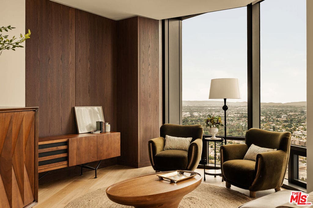 211 W Elm Court, #30A, Los Angeles, CA 90067 211 W Elm Court, #30A, Los Angeles, CA 90067