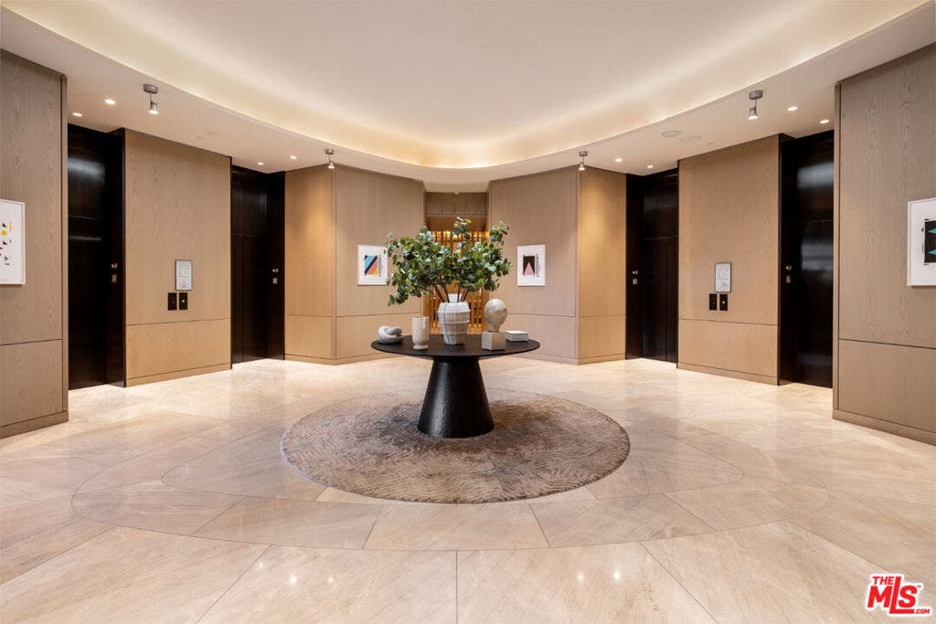 211 W Elm Court, #30A, Los Angeles, CA 90067 211 W Elm Court, #30A, Los Angeles, CA 90067