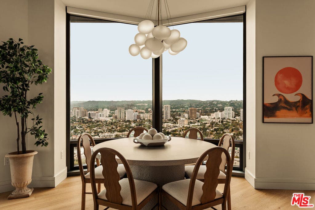 211 W Elm Court, #30A, Los Angeles, CA 90067 211 W Elm Court, #30A, Los Angeles, CA 90067