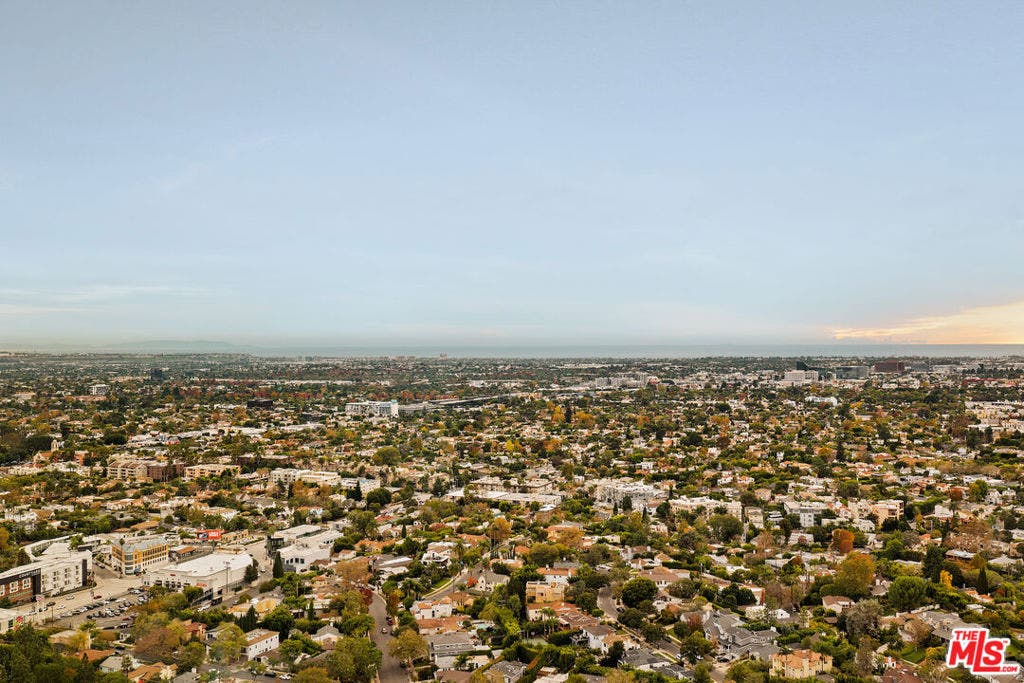 211 W Elm Court, #30A, Los Angeles, CA 90067 211 W Elm Court, #30A, Los Angeles, CA 90067