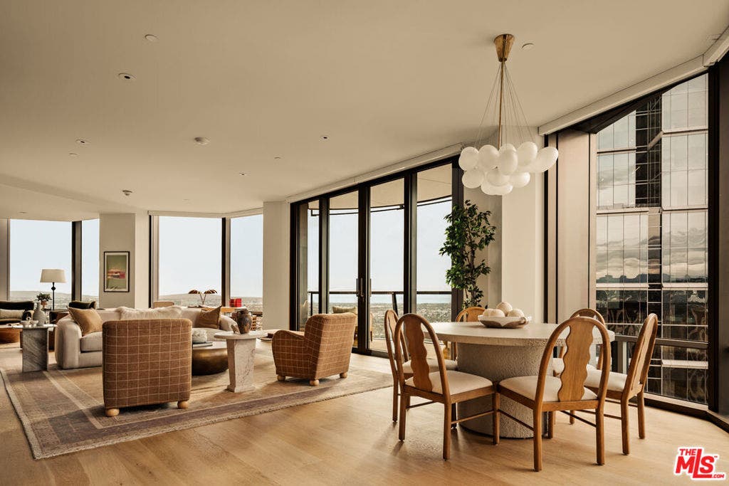 211 W Elm Court, #30A, Los Angeles, CA 90067 211 W Elm Court, #30A, Los Angeles, CA 90067