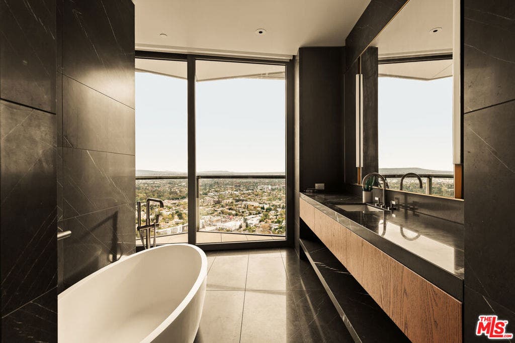 211 W Elm Court, #30A, Los Angeles, CA 90067 211 W Elm Court, #30A, Los Angeles, CA 90067