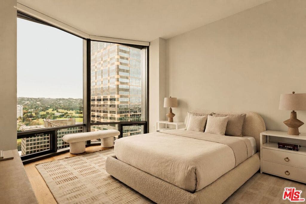 211 W Elm Court, #30A, Los Angeles, CA 90067 211 W Elm Court, #30A, Los Angeles, CA 90067