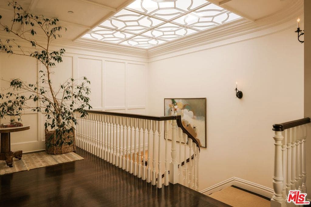 2041 Mandeville Canyon Road, Los Angeles, CA 90049