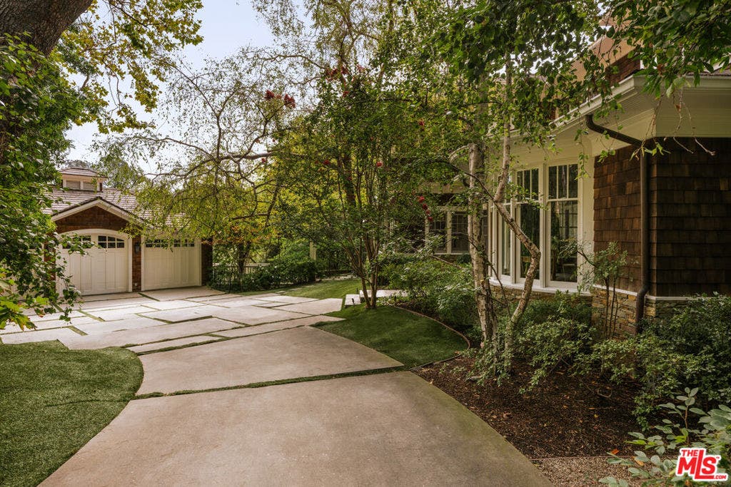2041 Mandeville Canyon Road, Los Angeles, CA 90049