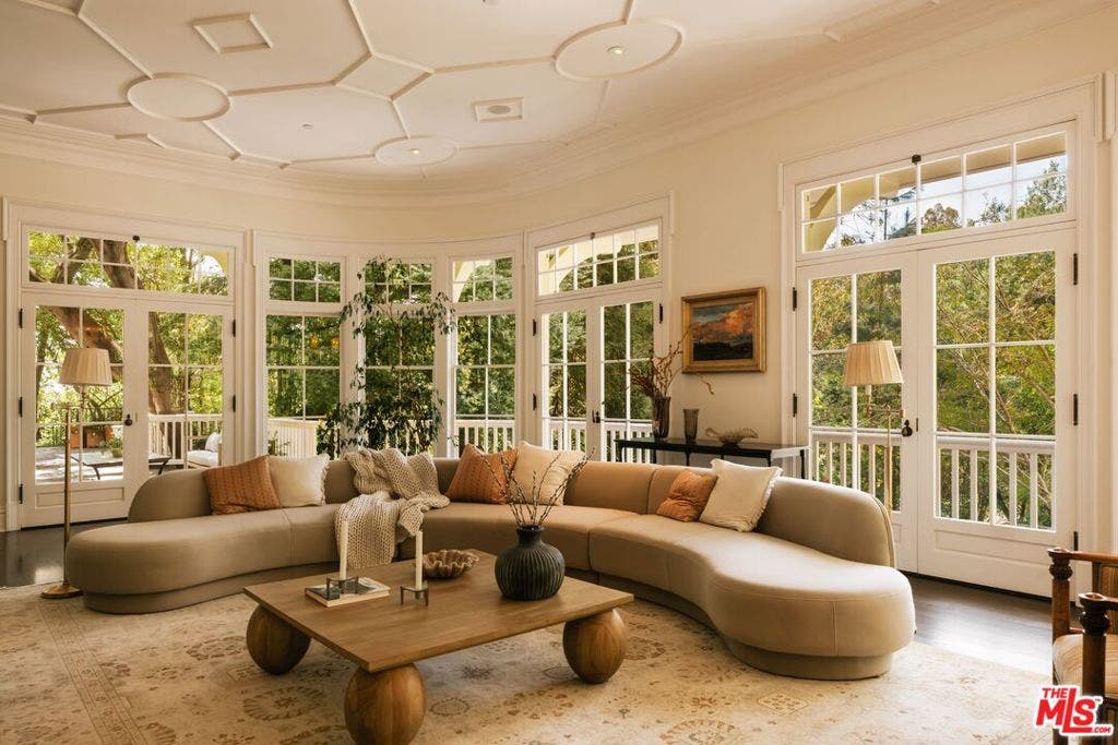 2041 Mandeville Canyon Road, Los Angeles, CA 90049