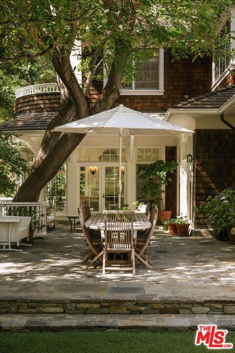 2041 Mandeville Canyon Road, Los Angeles, CA 90049
