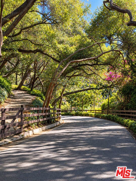 2041 Mandeville Canyon Road, Los Angeles, CA 90049