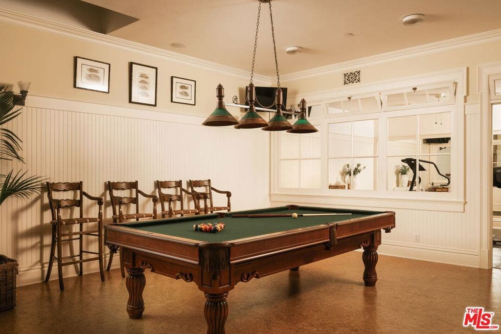 2041 Mandeville Canyon Road, Los Angeles, CA 90049