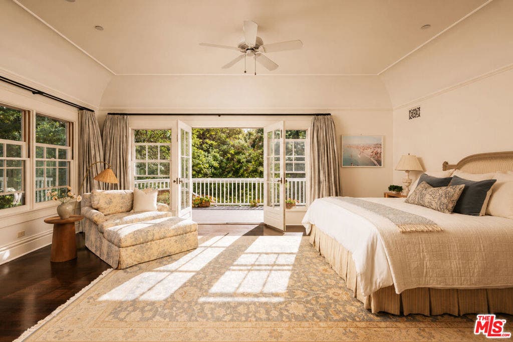 2041 Mandeville Canyon Road, Los Angeles, CA 90049