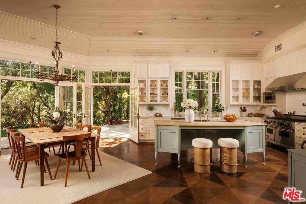 2041 Mandeville Canyon Road, Los Angeles, CA 90049