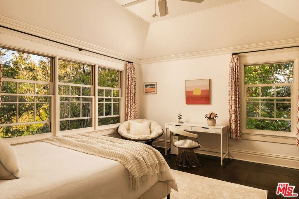 2041 Mandeville Canyon Road, Los Angeles, CA 90049