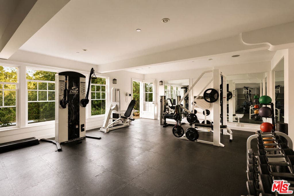 2041 Mandeville Canyon Road, Los Angeles, CA 90049