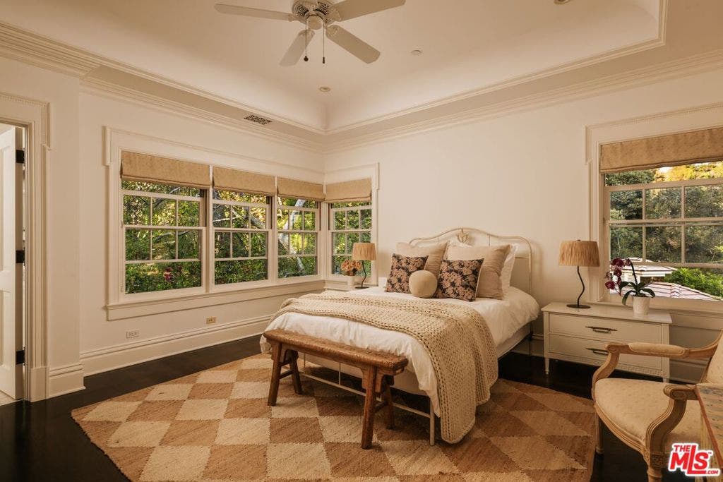 2041 Mandeville Canyon Road, Los Angeles, CA 90049